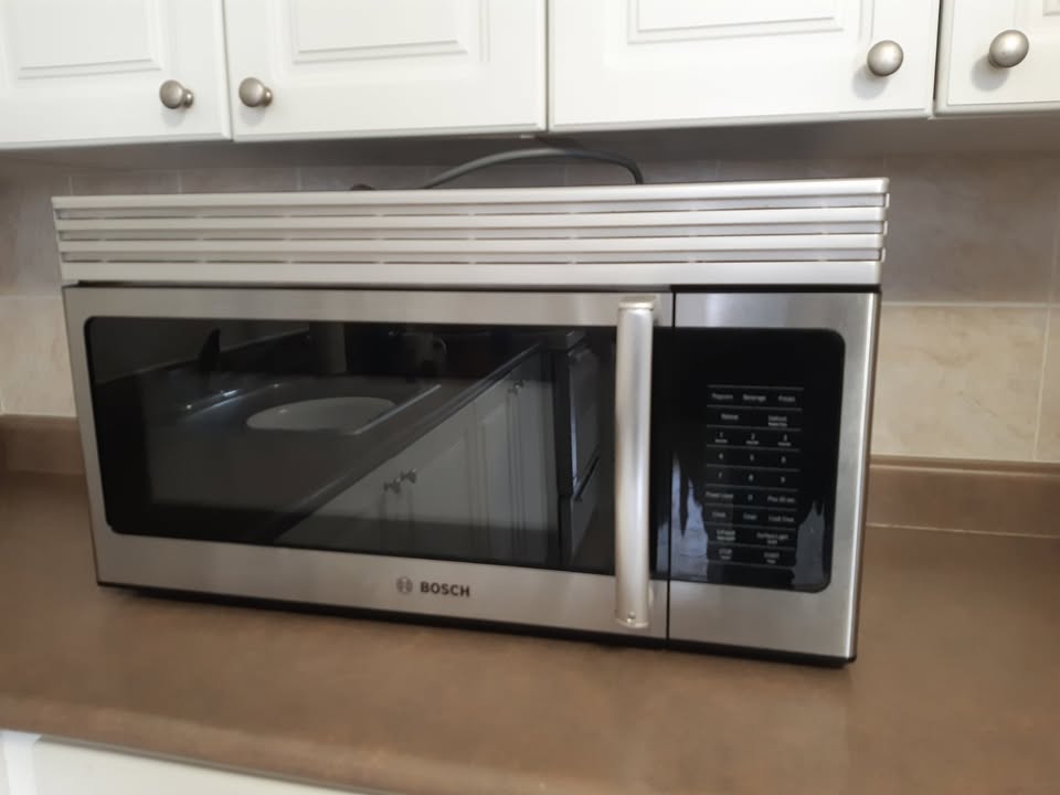 Bosch HMV3051C Over-the-Range Microwave 1.6 Cu.Ft. Capacity